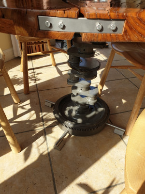 Crankshaft table leg